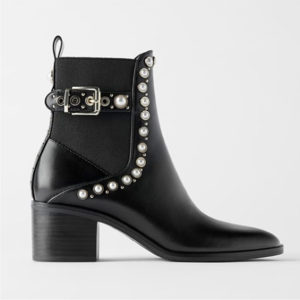 🖤Zara Black Ankle Boots with Faux Pearl Detailing🤍
